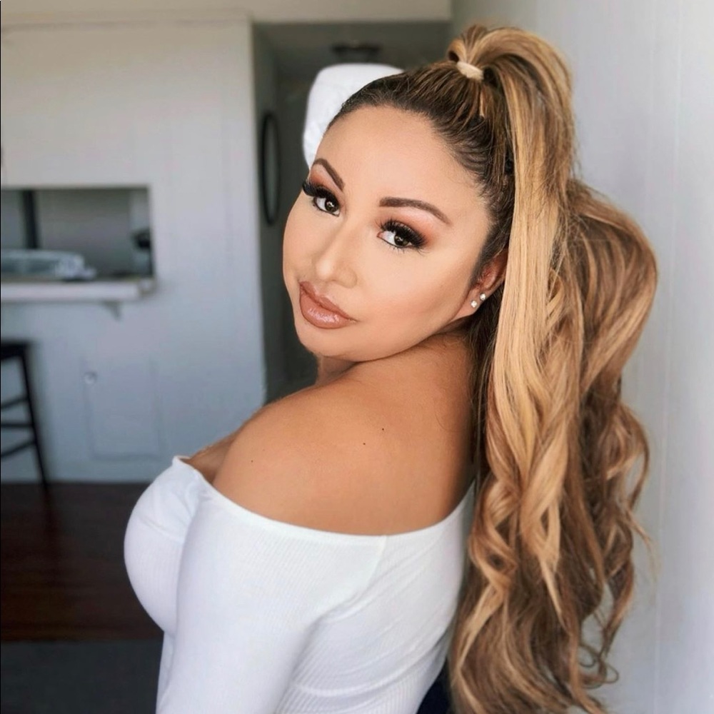 Meet your Posher, Lina